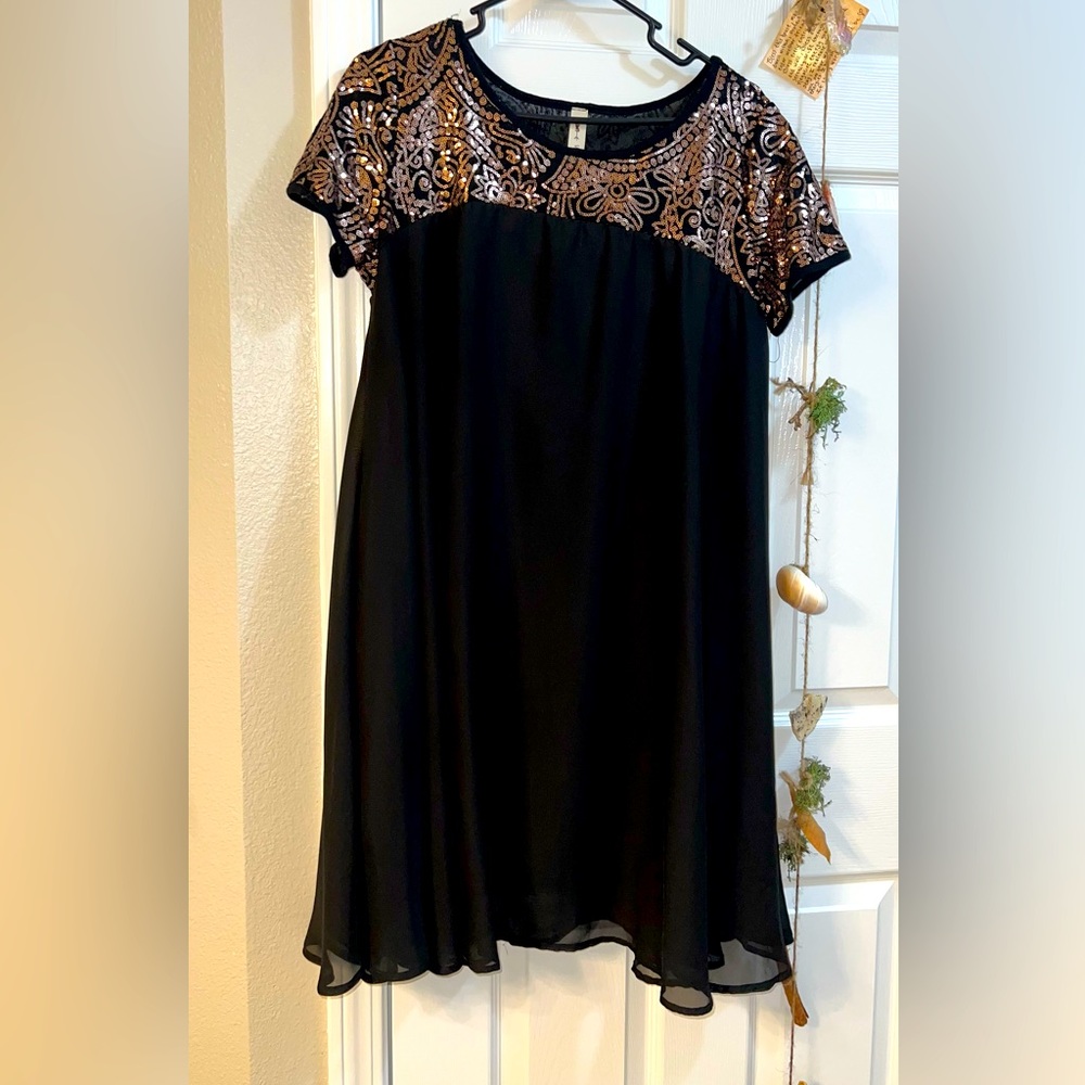Vanilla Bay Rose Gold & Black Dress